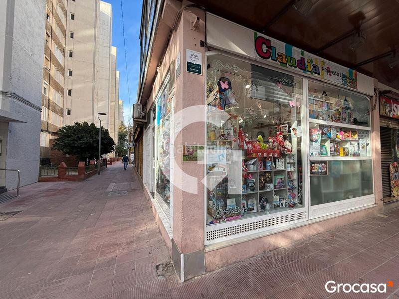 Foto 493a66cb-8597-4935-9106-d71315daa766. Local comercial papelería en traspaso en Bellvitge Hospitalet de Llobregat (L´)