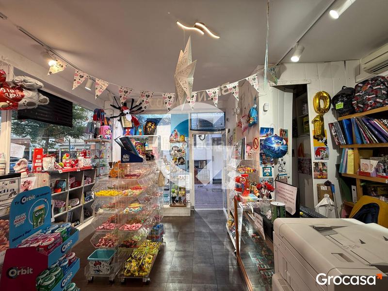 Foto 55f37be2-3a41-4516-9c78-f6f0a59fc495. Local comercial papelería en traspaso en Bellvitge Hospitalet de Llobregat (L´)