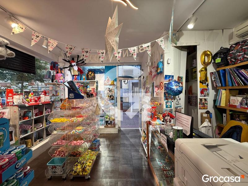 Foto 580c2db0-4f1e-4389-b0de-2b25728c0c60. Local comercial papelería en traspaso en Bellvitge Hospitalet de Llobregat (L´)