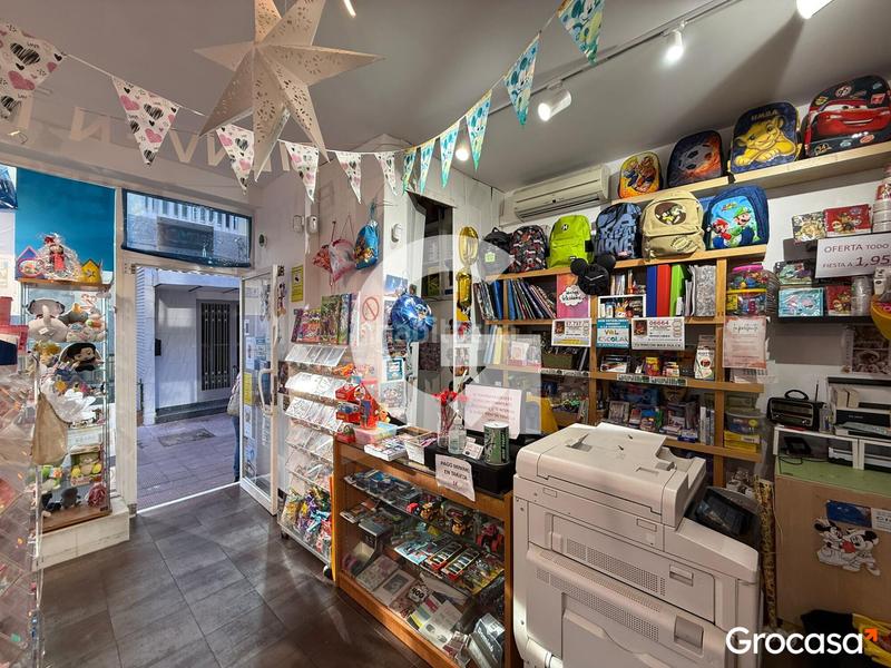 Foto 5933b710-f560-4f2d-a805-17a92e09aff2. Local comercial papelería en traspaso en Bellvitge Hospitalet de Llobregat (L´)