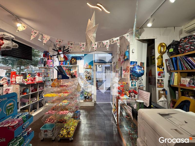 Foto ec60584c-2bc1-4d42-a1e5-c2155a7b91da. Local comercial papelería en traspaso en Bellvitge Hospitalet de Llobregat (L´)