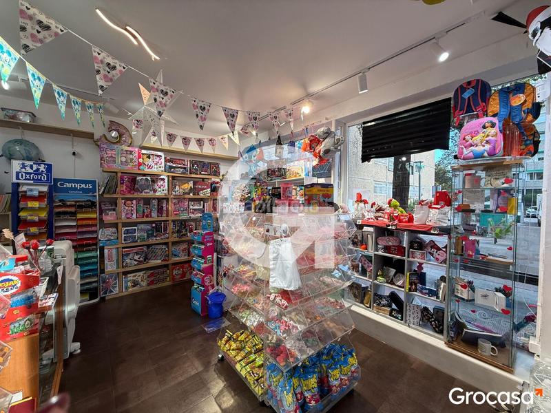 Foto f2d9274e-8a54-43c7-9947-c86155729189. Local comercial papelería en traspaso en Bellvitge Hospitalet de Llobregat (L´)