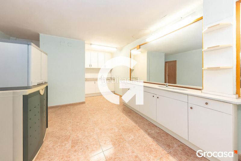 Foto 77624335-5c6a-47fd-bde4-cbb639b114f7. Local comercial amb calefacció a Centre Viladecans