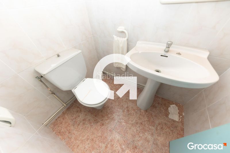 Foto c4009d2f-bcc3-4afc-ba43-e1a8850ed61a. Local comercial amb calefacció a Centre Viladecans