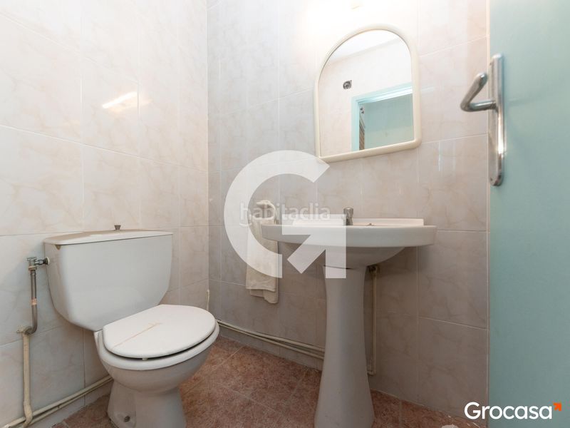 Foto f6d507f7-52b6-427a-8810-36584afd4637. Local comercial amb calefacció a Centre Viladecans