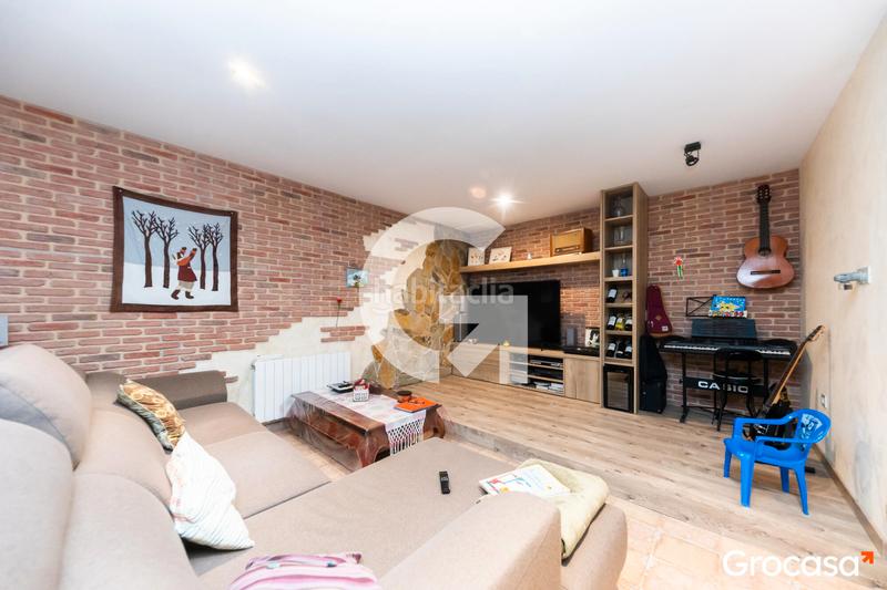 Foto 000b4ced-9fa7-4c7f-aa74-0be9c9a23917. Casa con riscaldamento parcheggio piscina in Vallirana