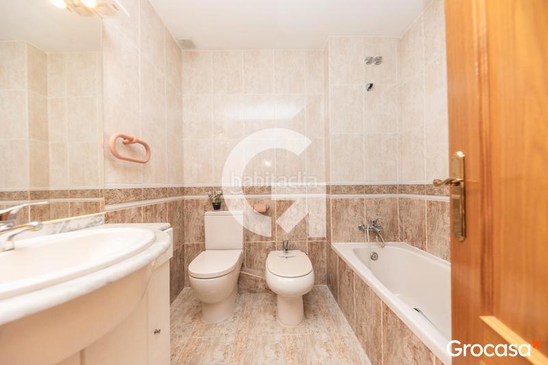 Foto 981b27e9-1265-4258-99e4-43715e17c05e. Maison jumelée avec chauffage parking dans Els Canons - Les Orioles - Can Paulet Sant Boi de Llobregat