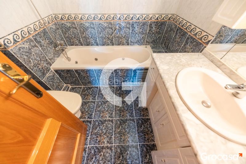 Foto 9bcb8dbd-4210-4e3d-af6f-39ecf0d29f09. Maison jumelée avec chauffage parking dans Els Canons - Les Orioles - Can Paulet Sant Boi de Llobregat