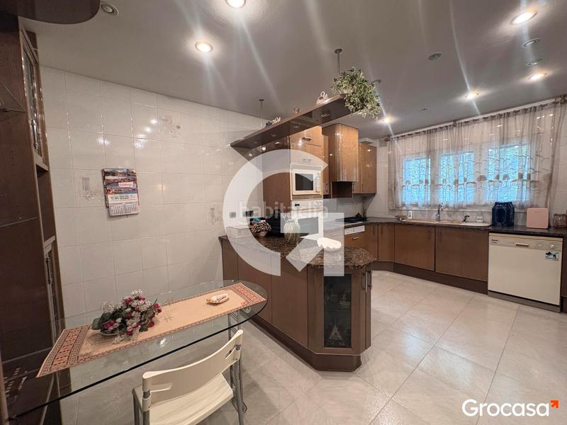 Foto 16816412-eaab-4c34-898c-b2697210a2b3. Casa con riscaldamento parcheggio in Centre Mataró