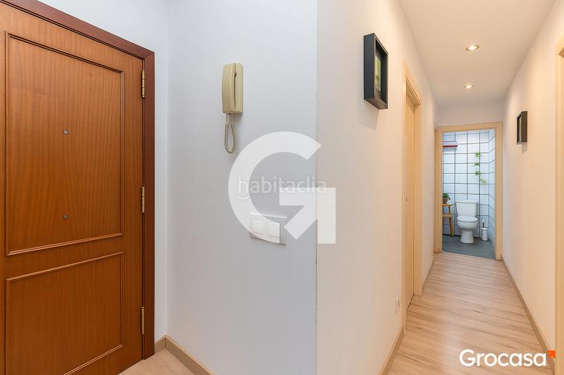 Foto 352c7d20-746e-4fb4-8cbf-c16e6b935ccd. Ático  con ascensor exterior en Les Planes Hospitalet de Llobregat (L´)