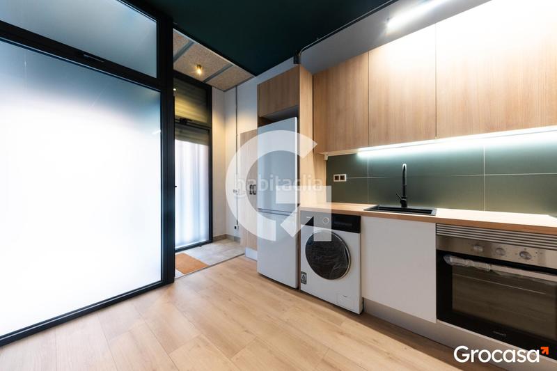 Foto 9d786287-3feb-4b73-bdce-48db3dc8fa46. Piso local vivienda en plaza bacardi en Horta Barcelona