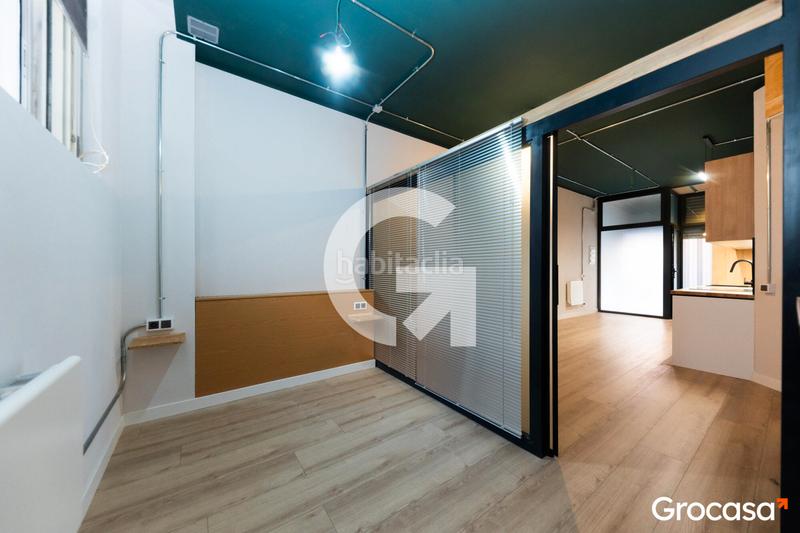 Foto b9952bde-3aab-46a2-9056-88bf95161f94. Piso local vivienda en plaza bacardi en Horta Barcelona