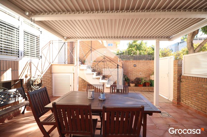 Foto 0269da46-a762-43cf-9298-8d671010aa1a. Casa adossada amb calefacció aparcament a Nuevo Centro Sagunt