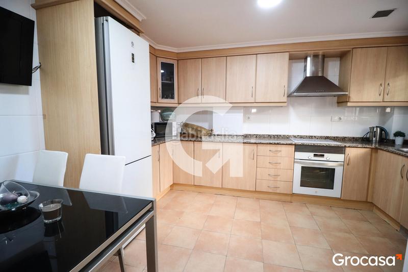 Foto 32c3f72f-8adc-4257-b6c9-ebf7d509f6d3. Casa adossada amb calefacció aparcament a Nuevo Centro Sagunt