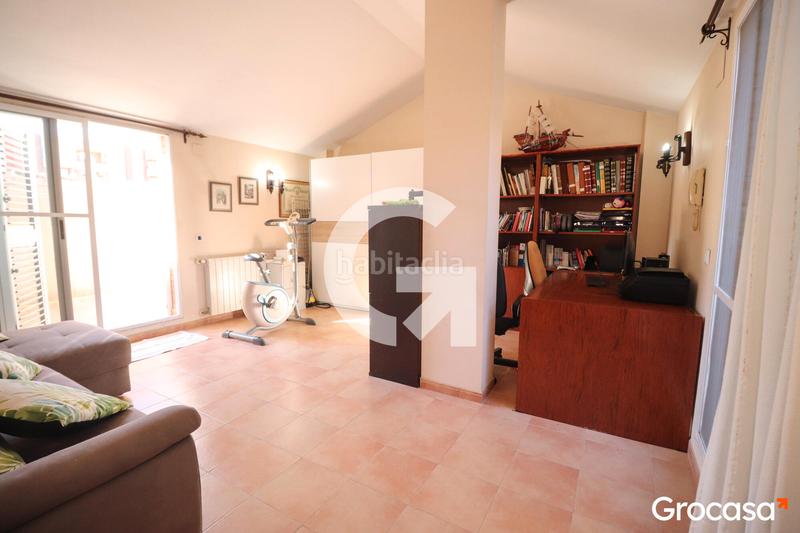 Foto 3fa0207a-cc7f-4320-8e8f-772fb68558e2. Casa adossada amb calefacció aparcament a Nuevo Centro Sagunt