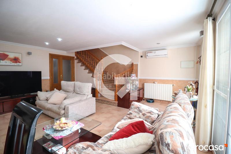 Foto 4567a093-7e02-48df-8986-6888cfbf3f19. Casa adossada amb calefacció aparcament a Nuevo Centro Sagunt