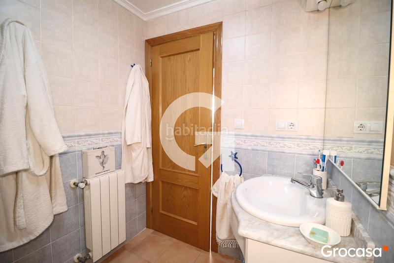 Foto 4ecd2673-cdc7-4c5f-aaeb-b70290e0db26. Casa adossada amb calefacció aparcament a Nuevo Centro Sagunt