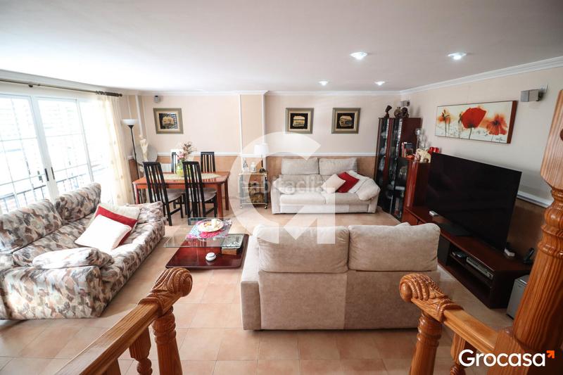 Foto 6398cd66-0da7-4cf7-ac24-71e7238ae385. Casa adossada amb calefacció aparcament a Nuevo Centro Sagunt