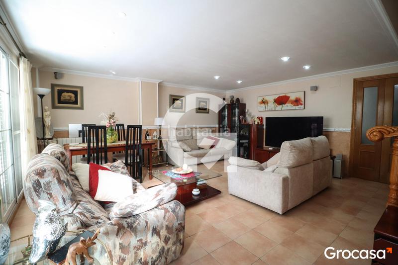 Foto 74c19e5a-7f10-4347-ba1a-2e5b408204d6. Casa adossada amb calefacció aparcament a Nuevo Centro Sagunt