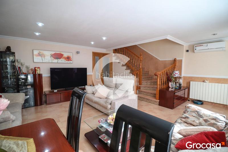 Foto 7597e5ff-53d9-4535-9699-b02b29b419a4. Casa adossada amb calefacció aparcament a Nuevo Centro Sagunt