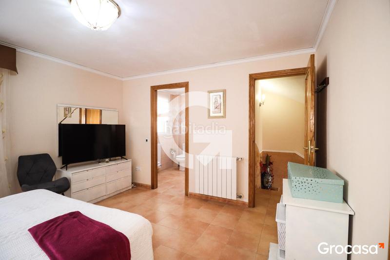 Foto 8b495ab0-01b7-48c6-9194-026e54b1b4bb. Casa adossada amb calefacció aparcament a Nuevo Centro Sagunt