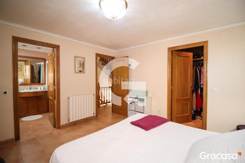 Foto ab84d180-8d10-42c4-8536-1035fd1390fc. Casa adossada amb calefacció aparcament a Nuevo Centro Sagunt