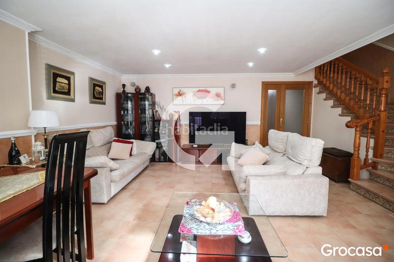 Foto abfc3630-0c85-480e-bbb5-0a45cb7cadcb. Casa adossada amb calefacció aparcament a Nuevo Centro Sagunt