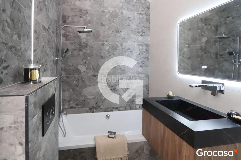 Foto 29010507-35c4-4ea7-a241-19e3c8dbf5fe. Casa a schiera con riscaldamento parcheggio piscina in Sitges