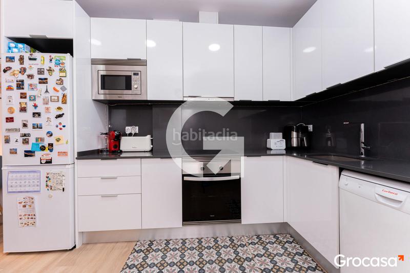 Foto 9949eba8-395e-47f9-8192-7eca3e13e68f. Piano terra con riscaldamento in Centre Cornellà de Llobregat