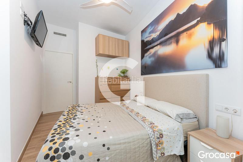 Foto f2485be9-2951-4d39-ade8-fb7467a177a6. Piano terra con riscaldamento in Centre Cornellà de Llobregat