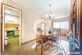 Piso  Av tomas gimenez de. Vivienda de 94m patio de 16m  en av tomas gimenez.