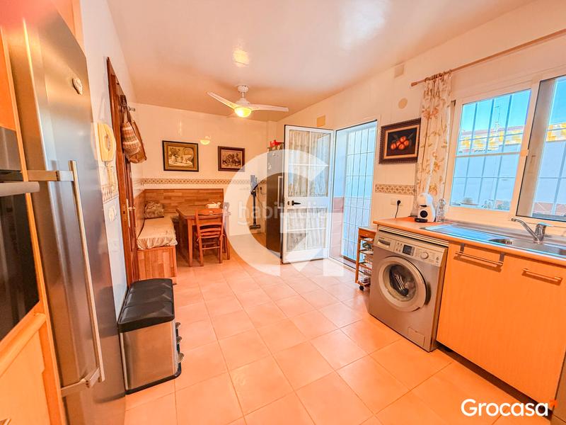 Foto 1407a439-12f5-4f10-87f9-44f98aa30bf0. Casa adossada amb calefacció aparcament piscina a Rincón de la Victoria