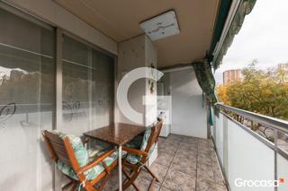 Flat  Av mare deu de bellvitge. Exterior con balcón