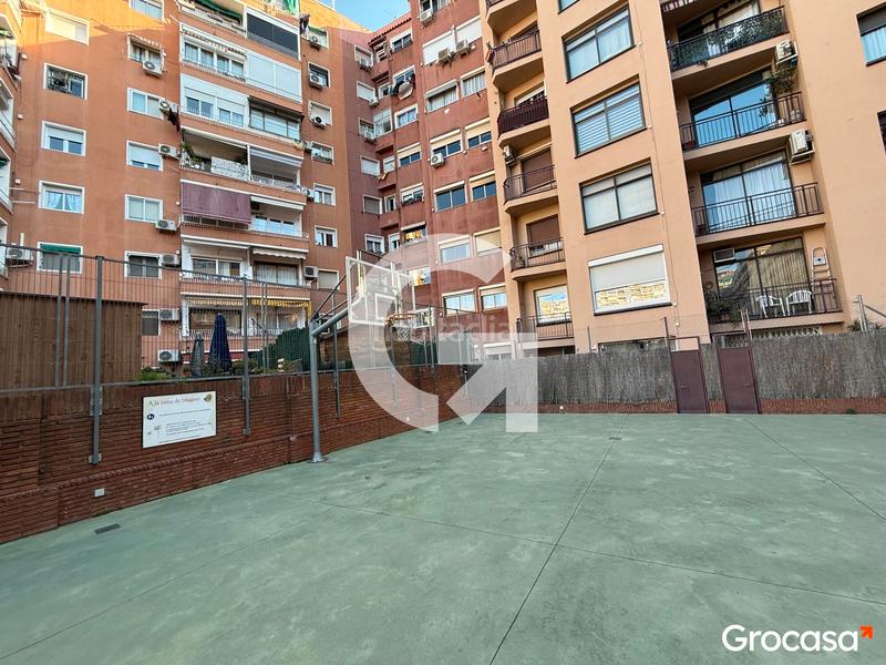 Foto 18f6dab1-0ca9-4ccd-8ae7-9e4608ec043d. Pis amb calefacció aparcament piscina a Sant Ramon - Maternitat Barcelona