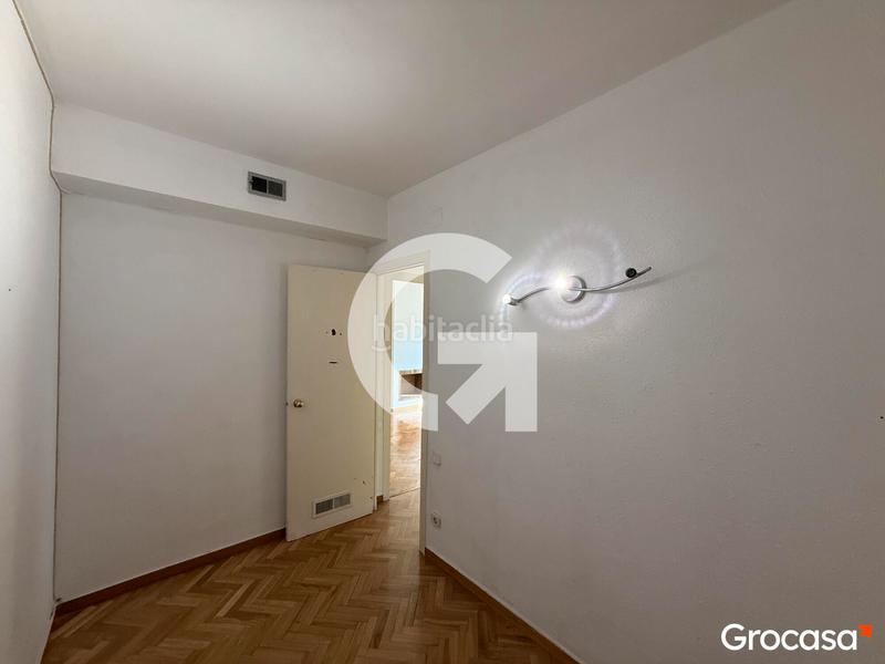 Foto e3c90d30-5932-4021-87ab-830f42068137. Pis amb calefacció aparcament piscina a Sant Ramon - Maternitat Barcelona