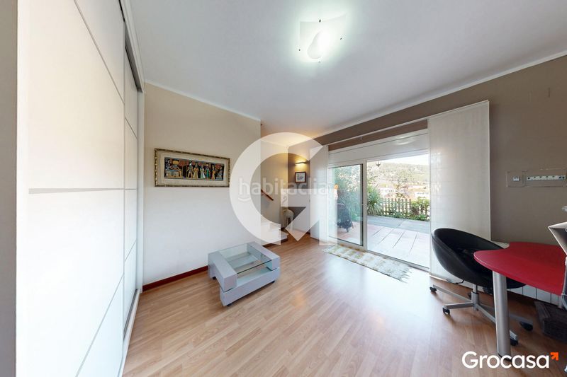 Foto b87dd1c5-4249-49b6-8bc2-5905d3f8a8b5. Casa amb calefacció aparcament a Vallirana