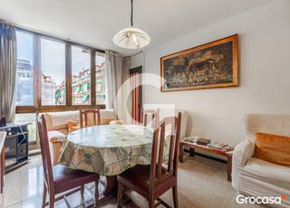 Flat  Cl suria. Piso de 66m exterior con balcon y ascensor .