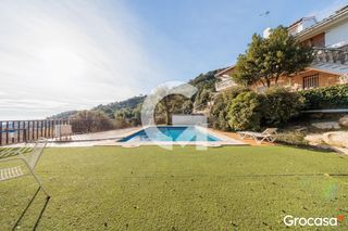 Casa in Matadepera. Magnífica casa con piscina