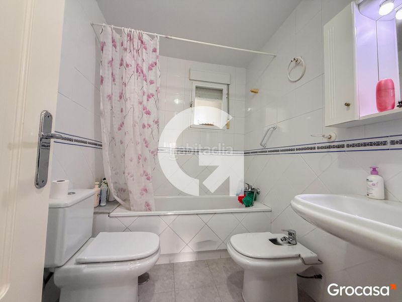 Foto a7bc289d-d660-4aa3-a238-2c77d3ca8296. Pis amb aparcament piscina a Poniente-Faro Torre del Mar