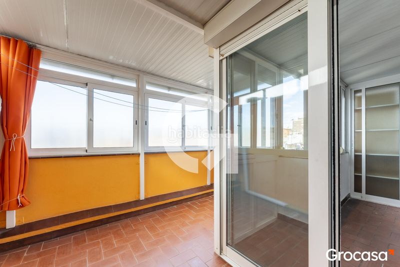 Foto baba2f34-87f0-46b6-8503-a348e3d4009f. Dachwohnung mit heizung in La Florida Hospitalet de Llobregat (L´)