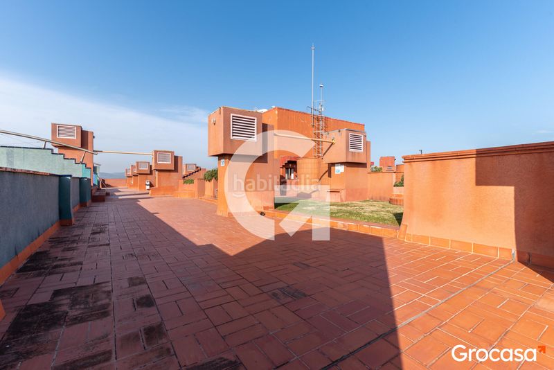 Foto b7fbf7cc-438d-4458-b244-715c45d74e29. Pis amb calefacció aparcament piscina a Centre Sant Just Desvern