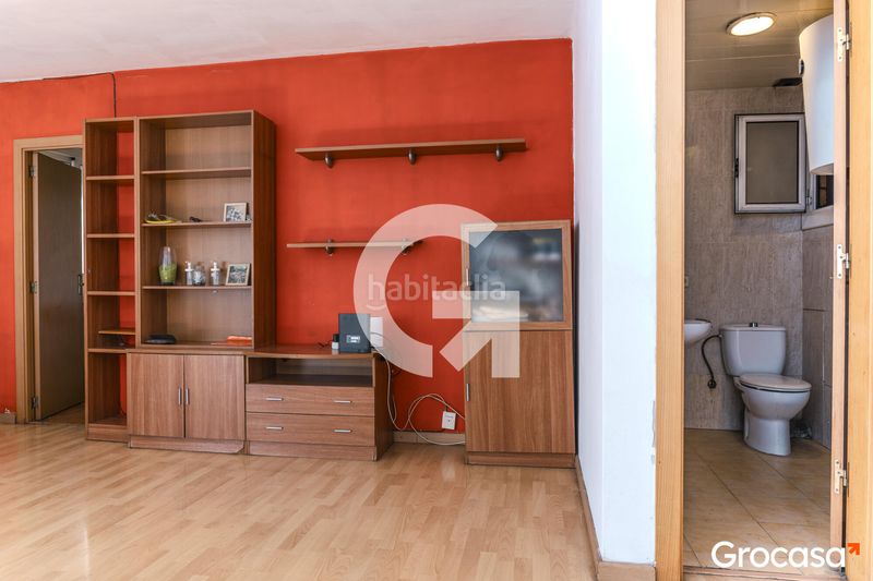 Foto a78f1dae-7518-4885-9d79-be8a1faaa589. Local comercial a Carmel Barcelona