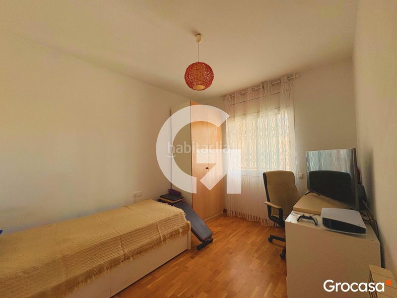 Foto aeec5bb2-f55c-4b7e-aaaa-2d9947b412b3. Dúplex amb calefacció aparcament a Centre-Can Nadal Sant Feliu de Llobregat