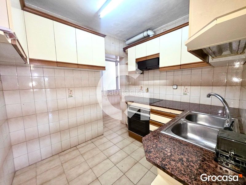 Foto 6c7694b6-6d25-4e1a-8eb7-83af36c12e40. Pis amb calefacció a La Gavarra Cornellà de Llobregat