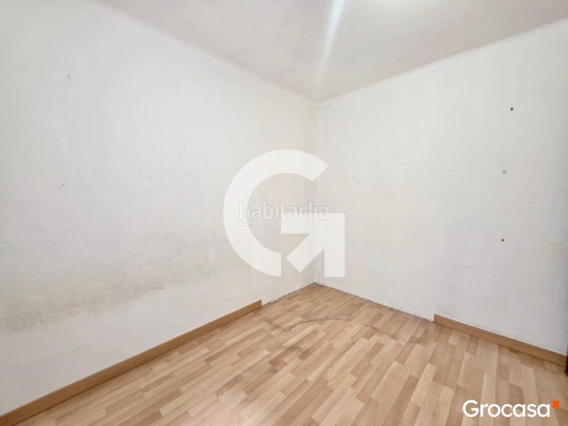 Foto 73c49f1f-d2c7-4484-80f1-3a6f3263d7a4. Pis amb calefacció a La Gavarra Cornellà de Llobregat