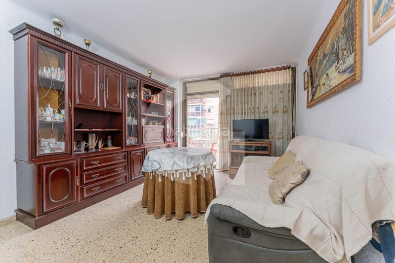 Foto b3d36cba-05e9-46ef-aad1-e7b9f3c3f2e6. Pis a La Gavarra Cornellà de Llobregat