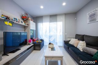 Appartement à Cerdanyola Sud. Reformado y para entrar a vivir buena zona!