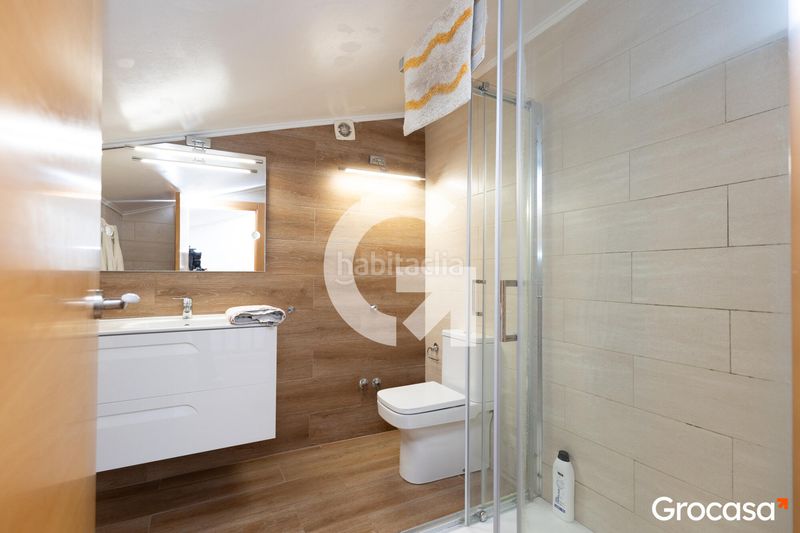 Foto 045fb917-55a3-4b44-b633-4cedfbab591b. Casa aparellada amb calefacció aparcament piscina a Mataró