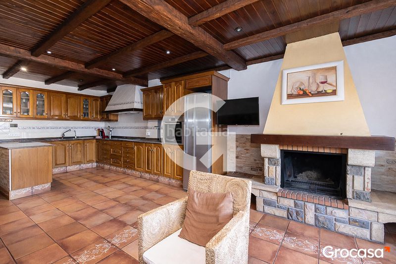 Foto 0ad98f3a-35e1-4194-9923-5953ffd5f8ea. Casa aparellada amb calefacció aparcament piscina a Mataró
