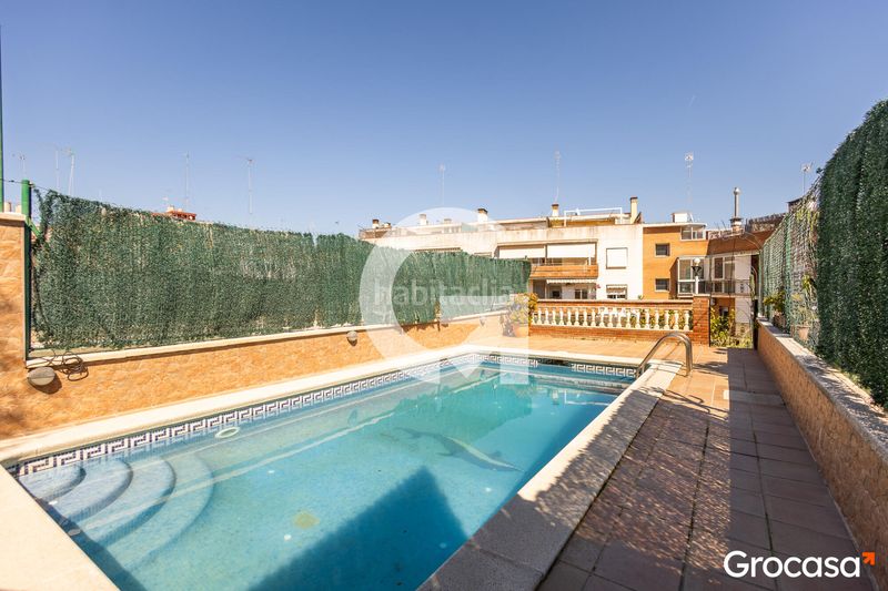 Foto 46cc1af7-4c0f-4fe7-955c-1771d866c4fa. Casa aparellada amb calefacció aparcament piscina a Mataró